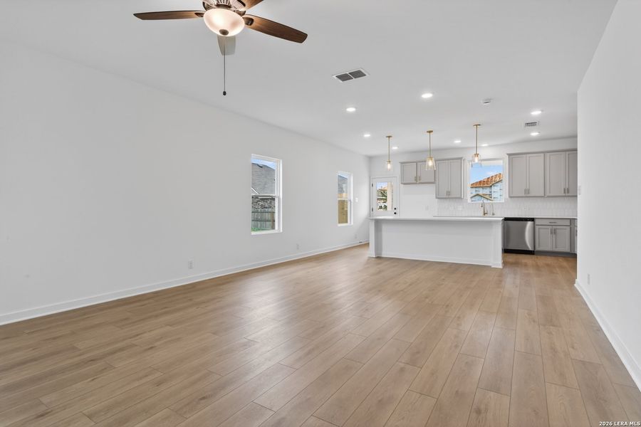 Spacious, unfurnished interior of a new home in Saddlebrook Ranch, Schertz (Image 21).