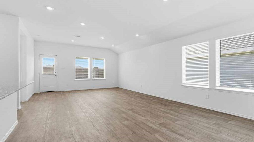 Spacious, unfurnished interior of a new home in Tamarron, Fulshear (Image 22).