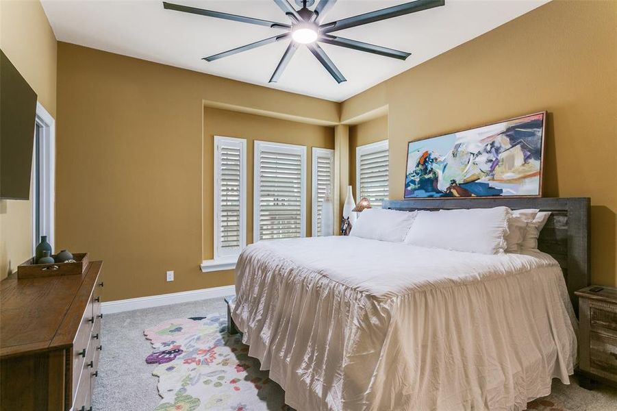Furnished interior view inside a new home in Grand Braniff Park, Irving (Image 17).