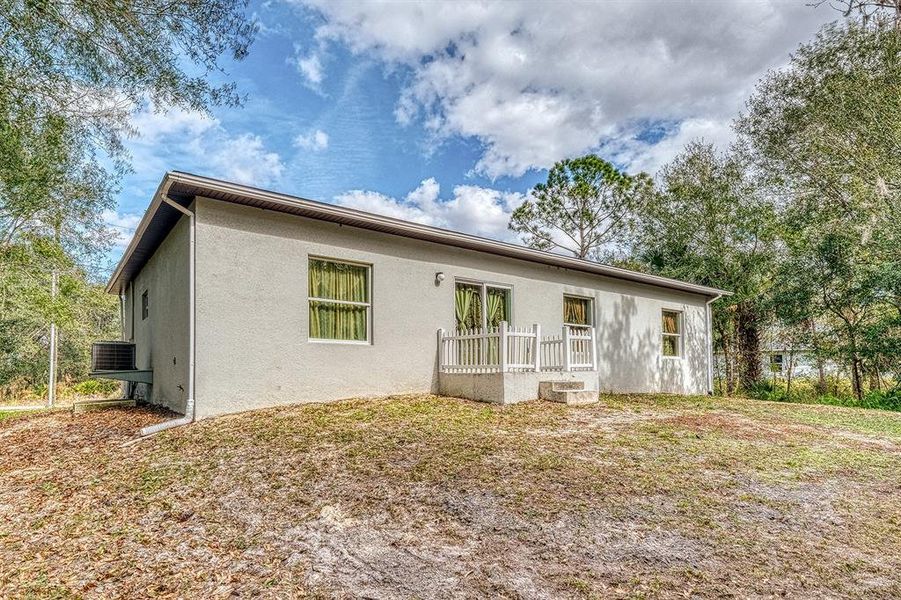 Exterior details and patio area of a home in , Poinciana (Image 24).