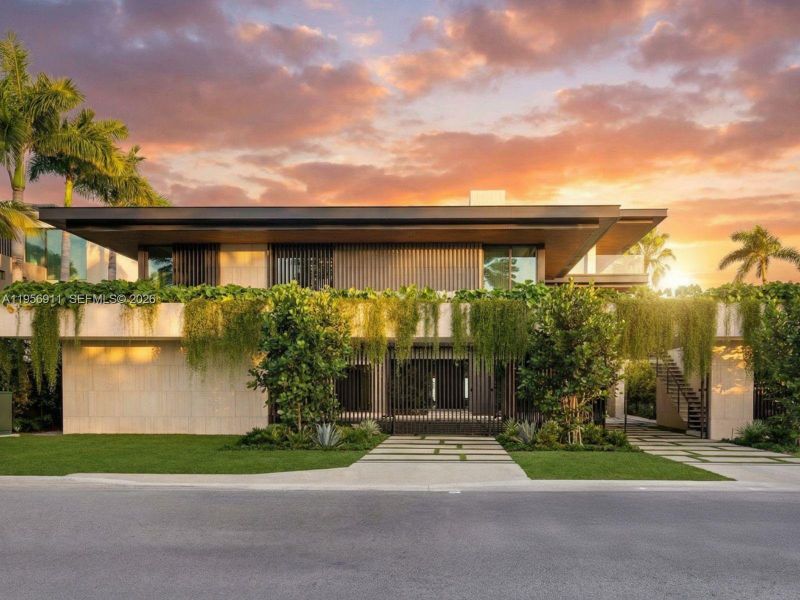 Community amenities in , Golden Beach (Image 51).