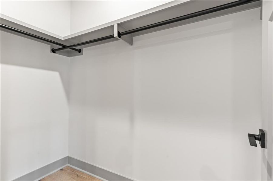 Spacious, unfurnished interior of a new home in , Jasper (Image 23).