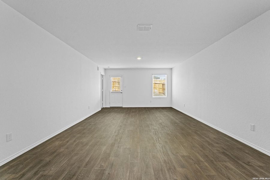 Spacious, unfurnished interior of a new home in Applewood, San Antonio (Image 11).