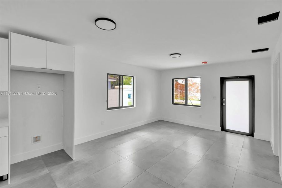 Spacious, unfurnished interior of a new home in , Miami Gardens (Image 26).
