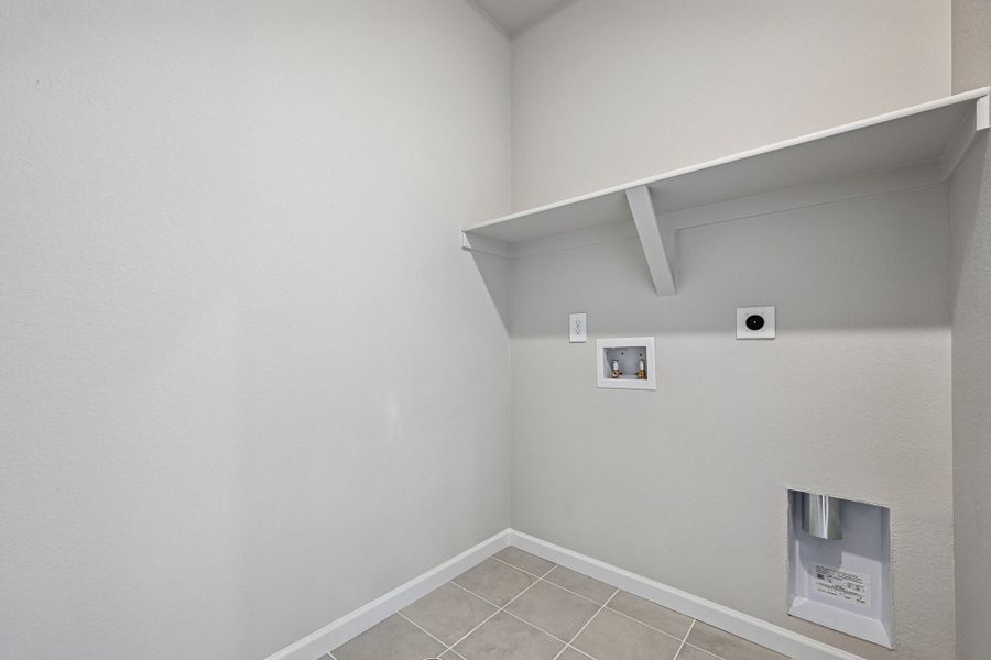 Spacious, unfurnished interior of a new home in The Aurora Highlands, Aurora (Image 14).
