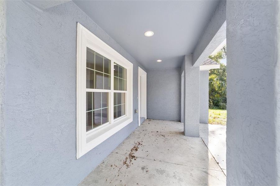 Exterior details and patio area of a home in , Belleview (Image 3).