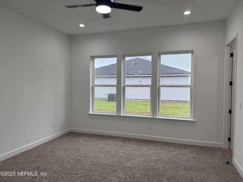 Spacious, unfurnished interior of a new home in , Palatka (Image 12).