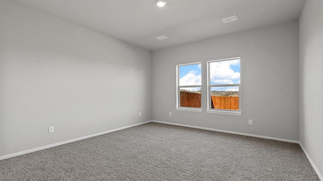 Spacious, unfurnished interior of a new home in Lonestar at Liberty Trails, Fort Worth (Image 24).