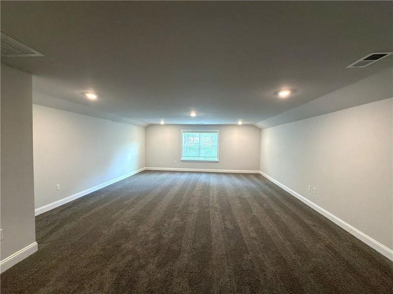 Spacious, unfurnished interior of a new home in Tuscany Hills, Douglasville (Image 13).