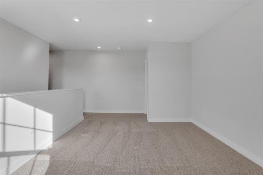 Spacious, unfurnished interior of a new home in Edinburgh, Locust Grove (Image 24).