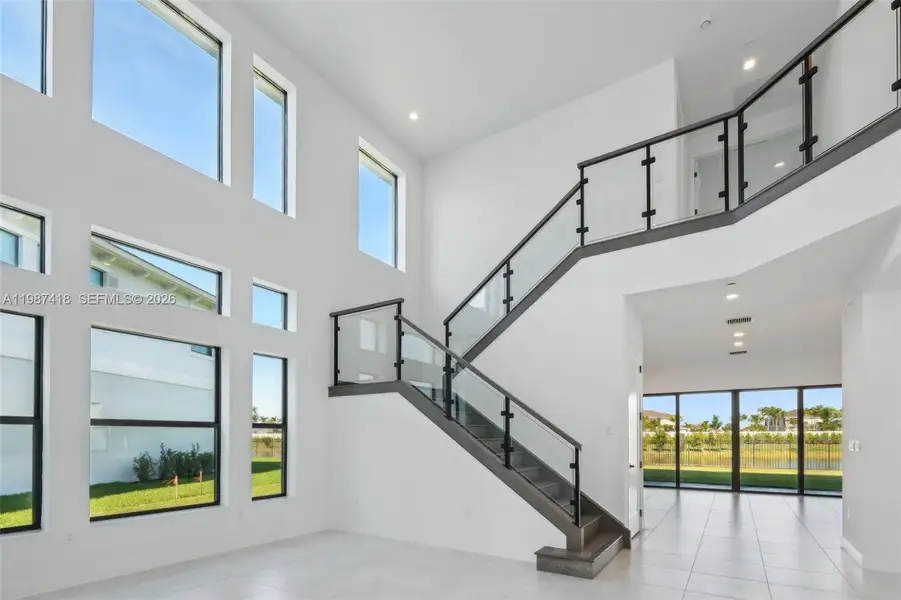 Spacious, unfurnished interior of a new home in , Palm Beach Gardens (Image 20). Spacious, unfurnished interior of a new home in , Palm Beach Gardens (Image 20).
