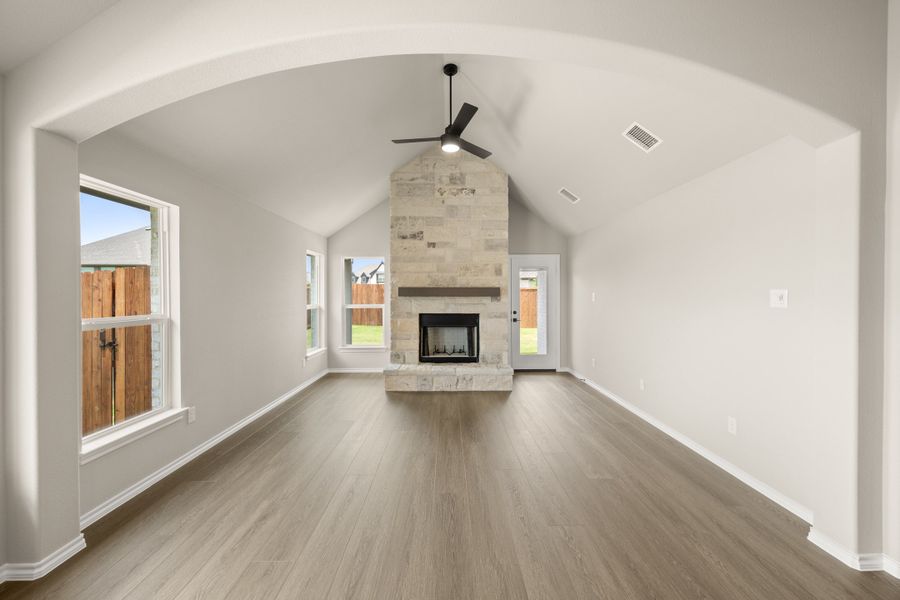 Spacious, unfurnished interior of a new home in Hunters Ridge, Crowley (Image 16).