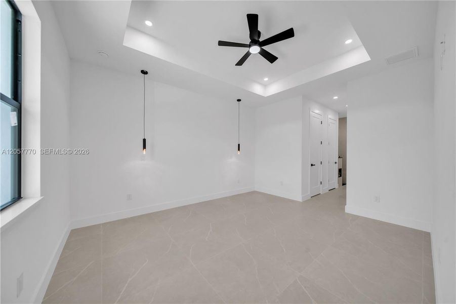 Spacious, unfurnished interior of a new home in , Cape Coral (Image 24).