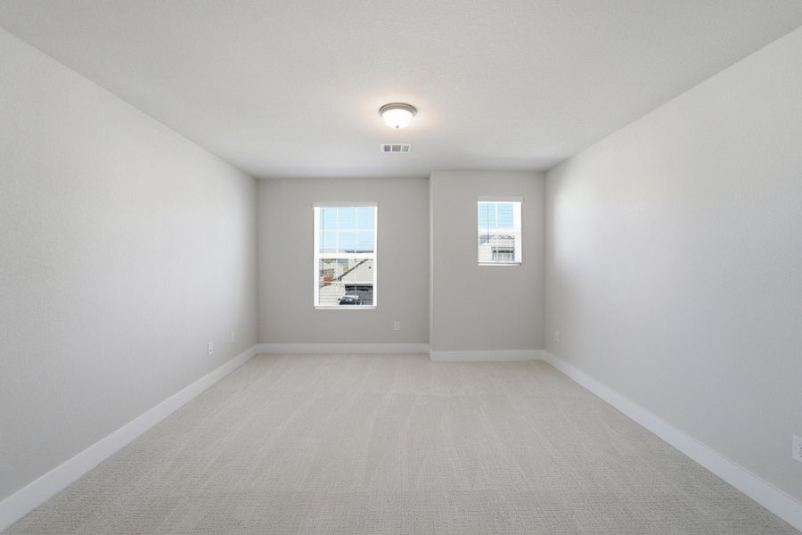 Spacious, unfurnished interior of a new home in Sunfield, Buda (Image 59).