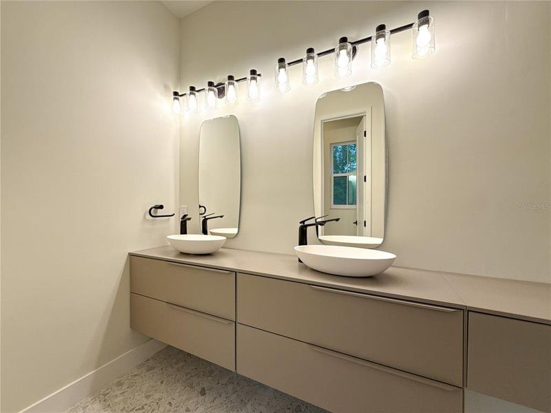 Furnished interior view inside a new home in , Dunnellon (Image 15).