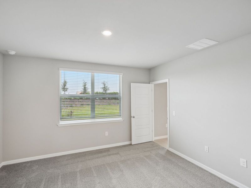 Spacious, unfurnished interior of a new home in Crescent Lakes - Premier Series, Punta Gorda (Image 11).