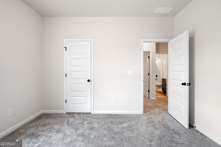 Spacious, unfurnished interior of a new home in Stonebridge North, Macon (Image 29). Spacious, unfurnished interior of a new home in Stonebridge North, Macon (Image 29).