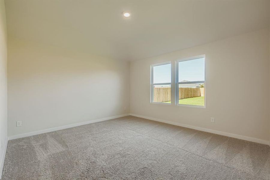 Spacious, unfurnished interior of a new home in Middlefield Village, Dallas (Image 8).