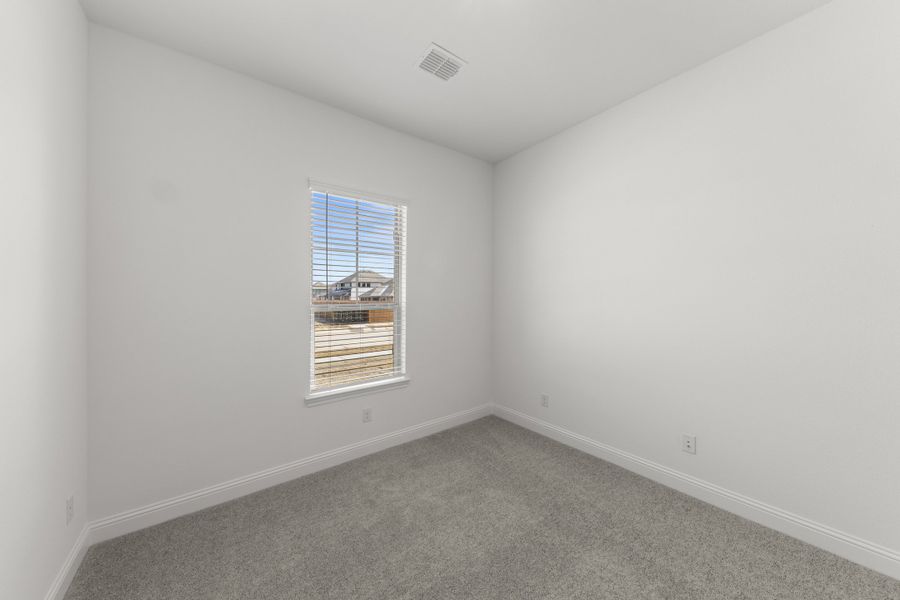 Representative unfurnished interior of a home built from the Westwood by Sandlin Homes in Lakesong, Midlothian (Image 29).