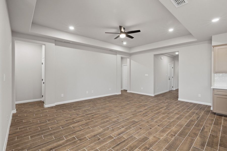 Spacious, unfurnished interior of a new home in Alberta Heights, Edinburg (Image 9).