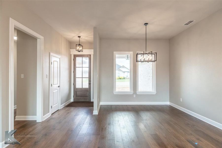 Spacious, unfurnished interior of a new home in , Abilene (Image 29).
