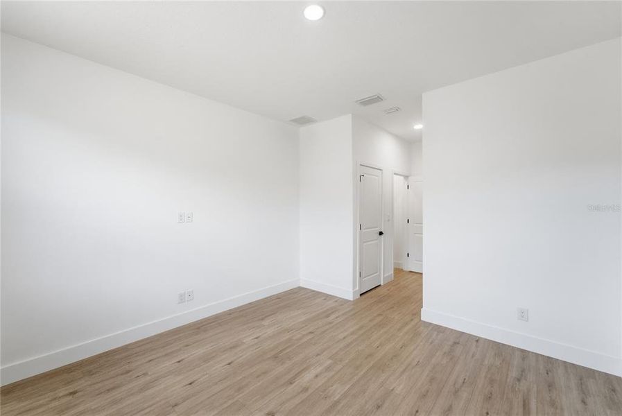 Spacious, unfurnished interior of a new home in , Citrus Springs (Image 15).