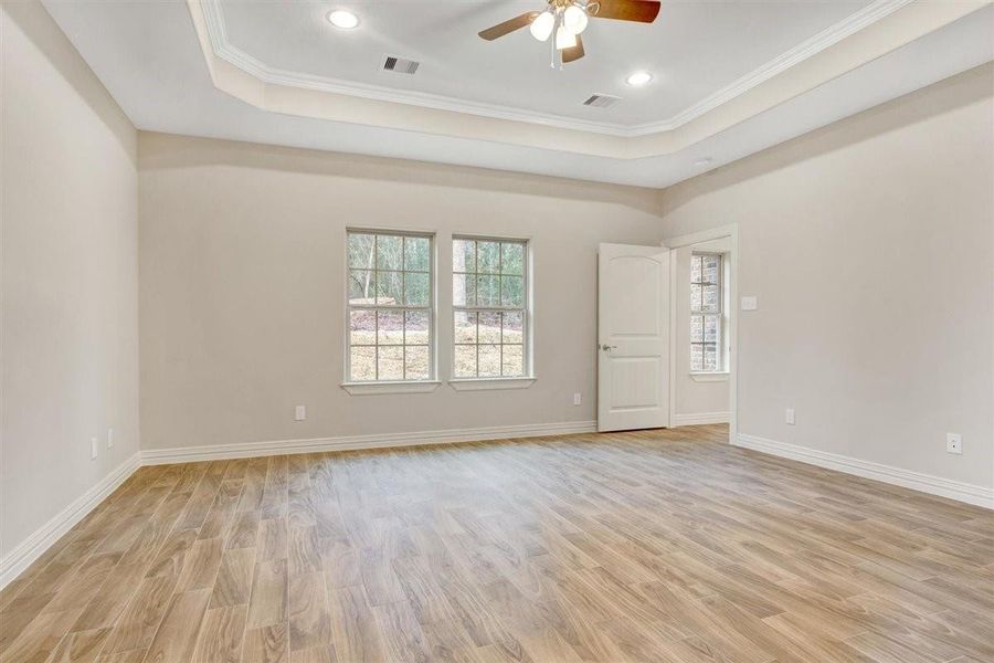 TRAY CEILING IN PRIMARY BEDROOM TRAY CEILING IN PRIMARY BEDROOM