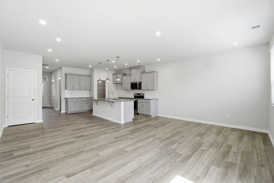 Spacious, unfurnished interior of a new home in Arbor Chase, Clover (Image 11).