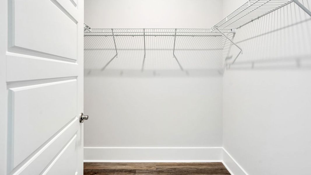 Spacious, unfurnished interior of a new home in Rolling Hills, Bolivia (Image 29).