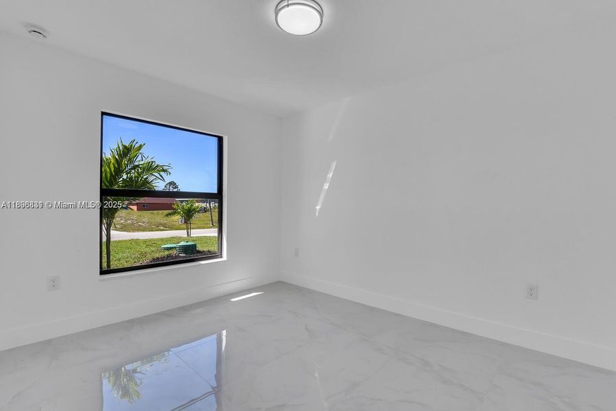 Spacious, unfurnished interior of a new home in , Lehigh Acres (Image 31).