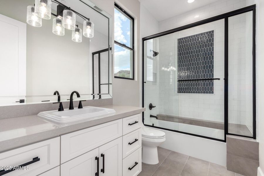 En Suite Bed 2 Bathroom