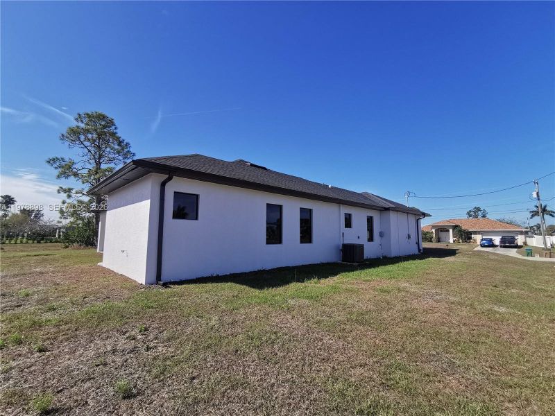 Exterior details and patio area of a home in , Cape Coral (Image 4).