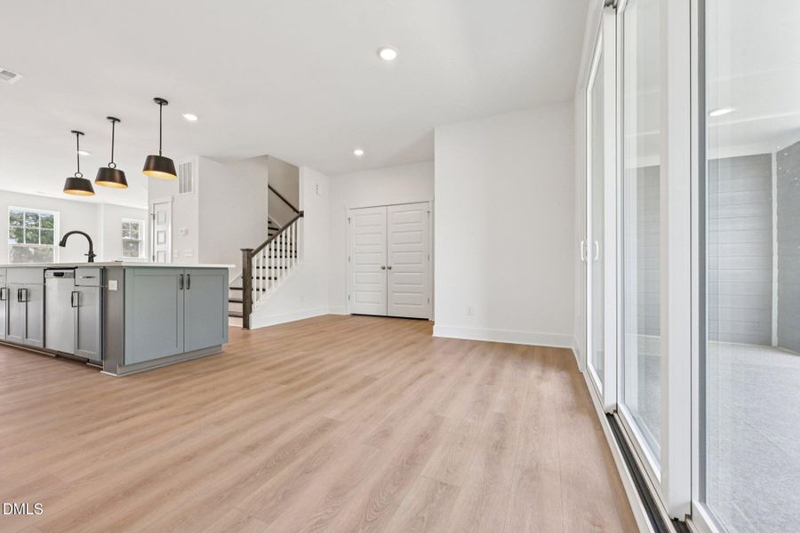 19-web-or-mls-Dunzo Dr-S1203-019