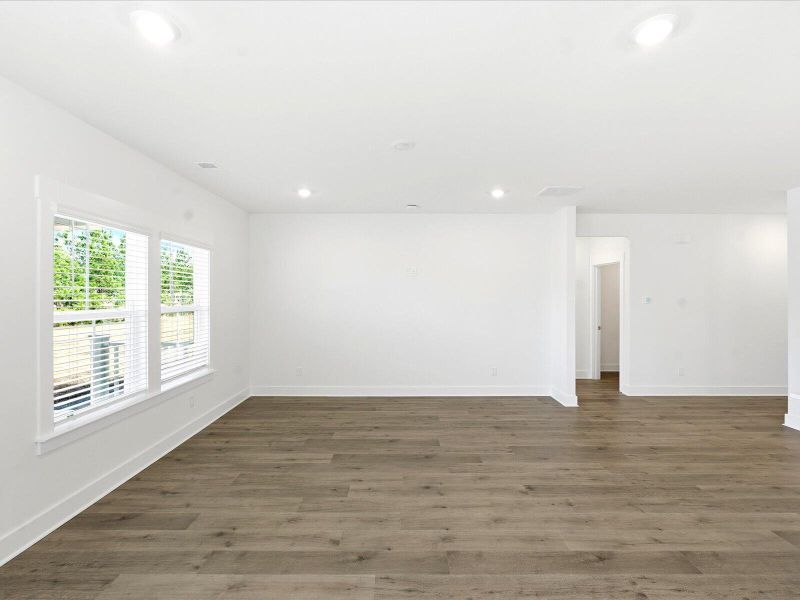 Spacious, unfurnished interior of a new home in The Coves at Lakes of Cane Bay II, Summerville (Image 27).