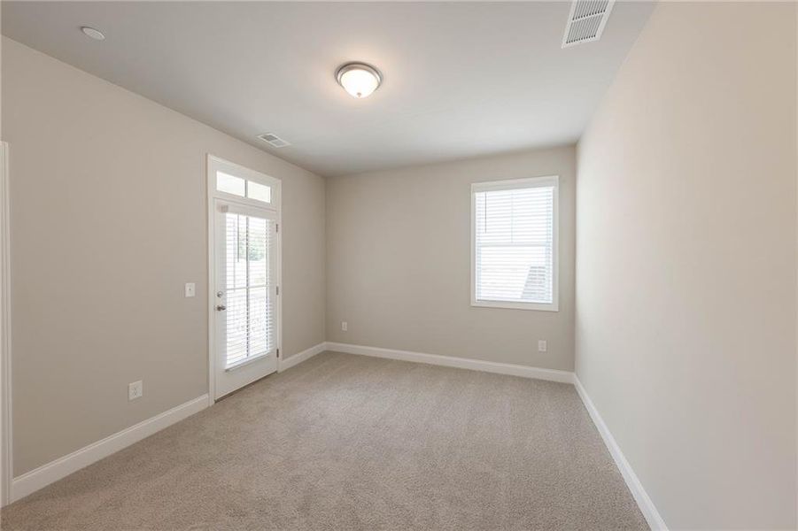 Spacious, unfurnished interior of a new home in Livingstone Park, Kennesaw (Image 19).
