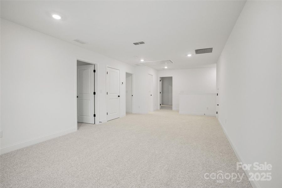 Spacious, unfurnished interior of a new home in Forest Creek, Waxhaw (Image 27).