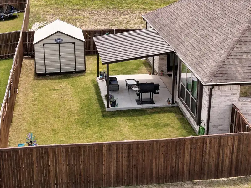 Exterior details and patio area of a home in , Venus (Image 29).