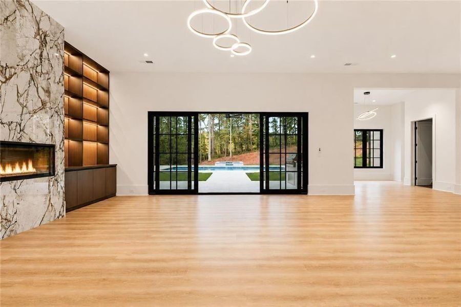 Spacious, unfurnished interior of a new home in , Alpharetta (Image 90).