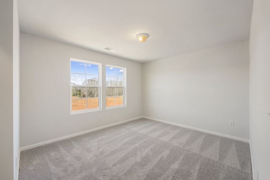 Spacious, unfurnished interior of a new home in Richmond Hill, Inman (Image 20).