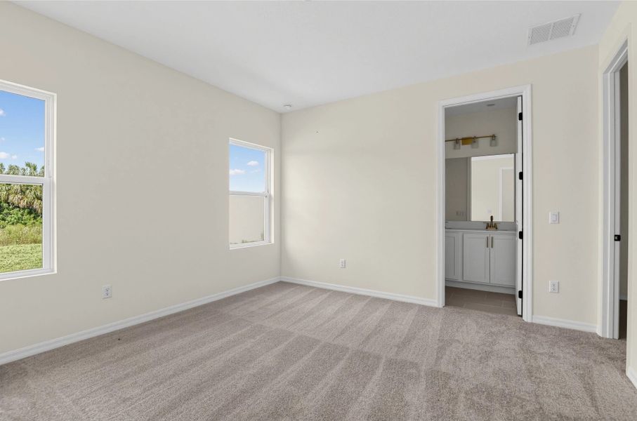 Spacious, unfurnished interior of a new home in Catamaran Cove, Rockledge (Image 14).