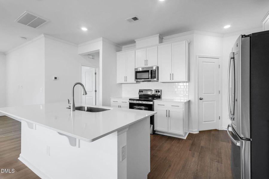 SUN_CaitlinCrossing_Pic_Davidson-17