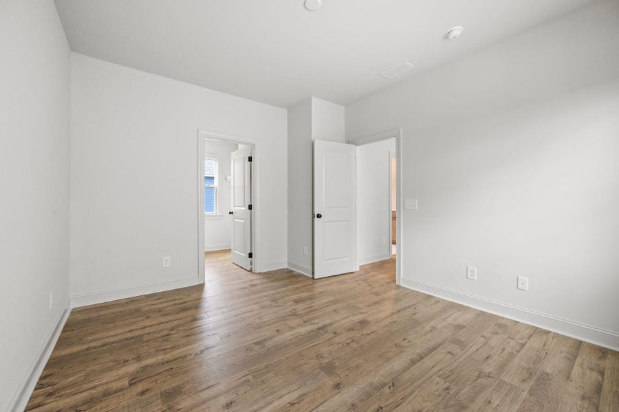 Spacious, unfurnished interior of a new home in , Summerville (Image 36).