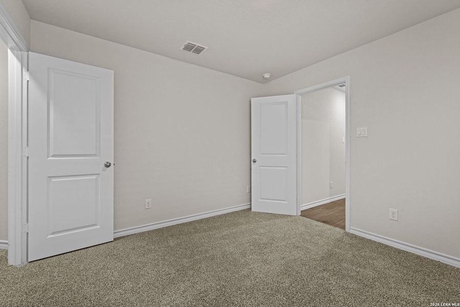 Spacious, unfurnished interior of a new home in Avenida, Converse (Image 18).