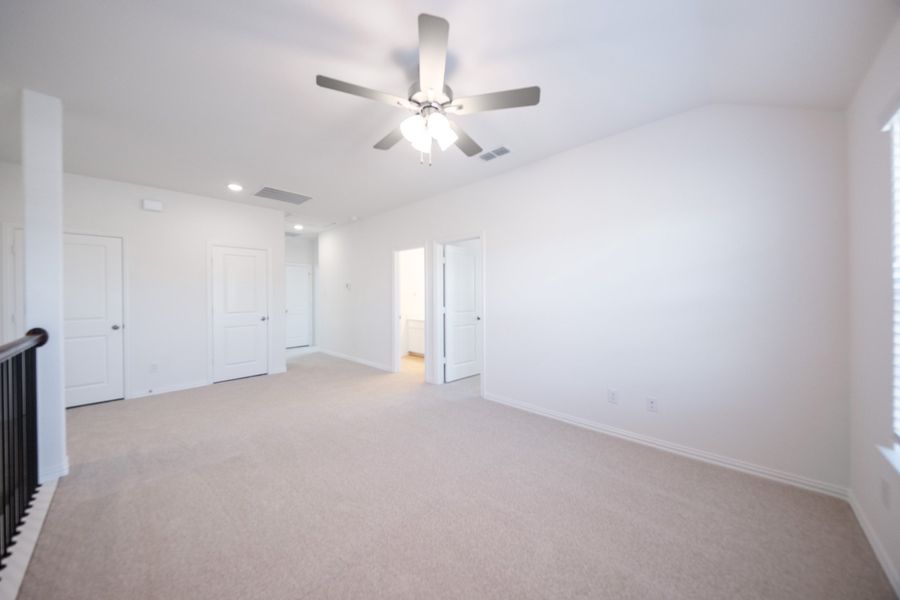 Spacious, unfurnished interior of a new home in Chalk Hill, Celina (Image 26).