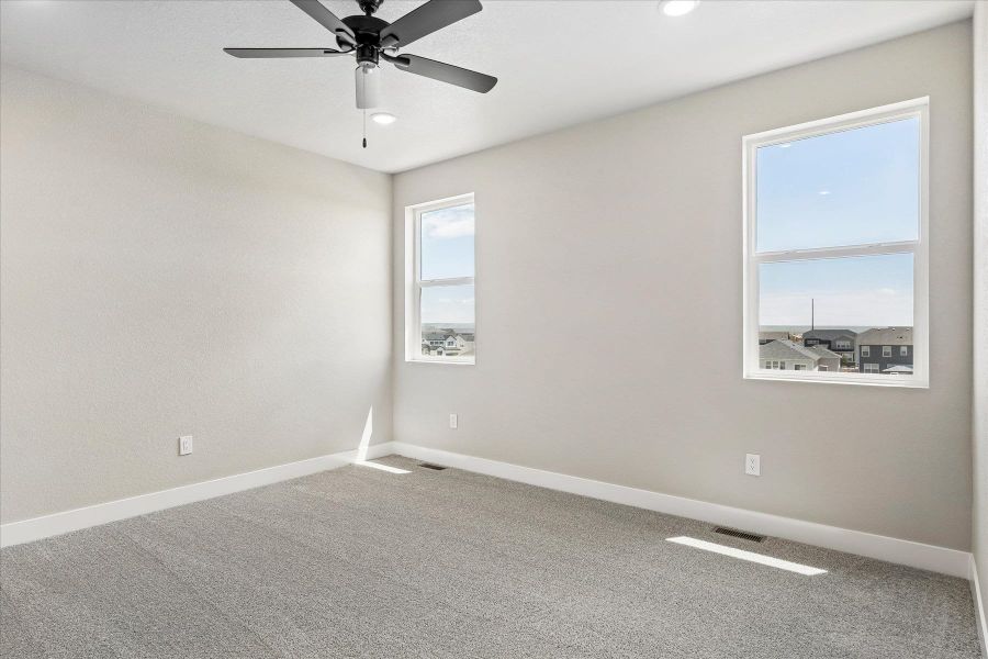 Spacious, unfurnished interior of a new home in Trails at Aspen Ridge-3, Colorado Springs (Image 26).