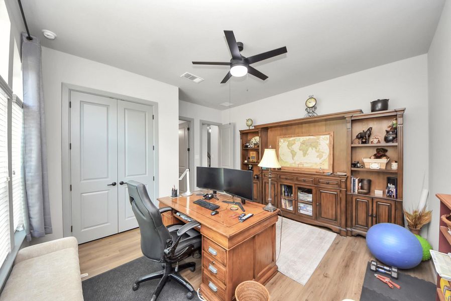 Furnished interior view inside a new home in , Missouri City (Image 40). Furnished interior view inside a new home in , Missouri City (Image 40).