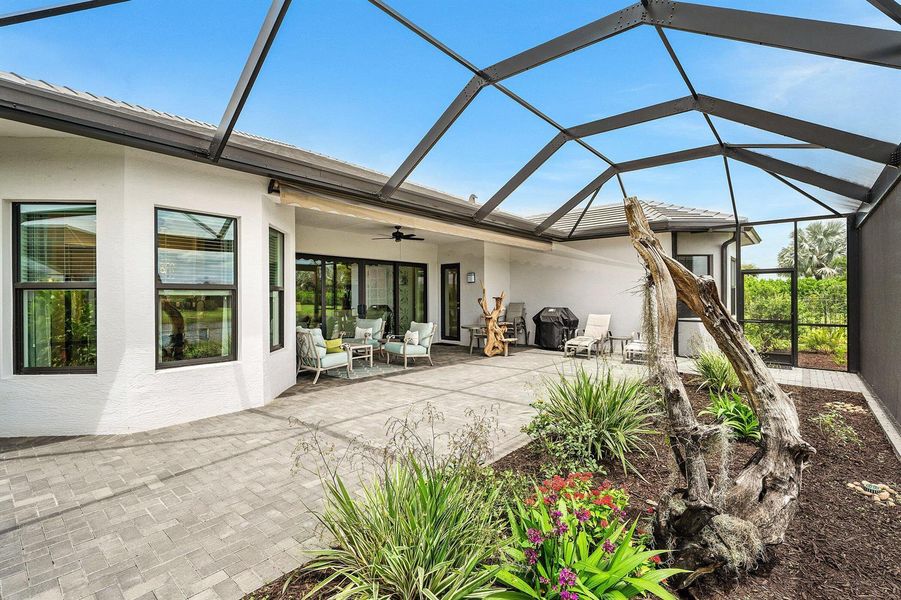 OVERSIZED PATIO