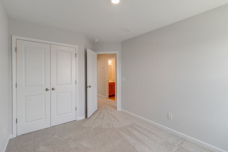 Spacious, unfurnished interior of a new home in Astoria, Columbia (Image 24).