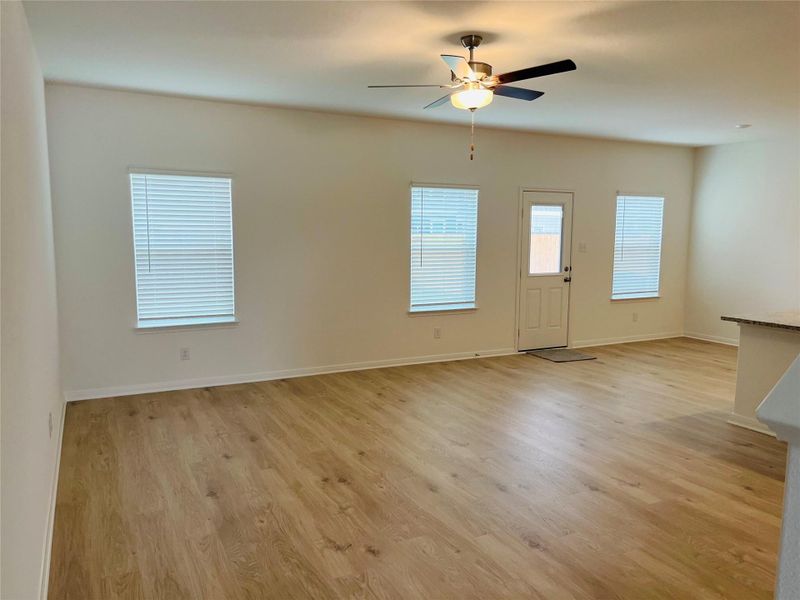Spacious, unfurnished interior of a new home in Sunset Oaks, Maxwell (Image 11).