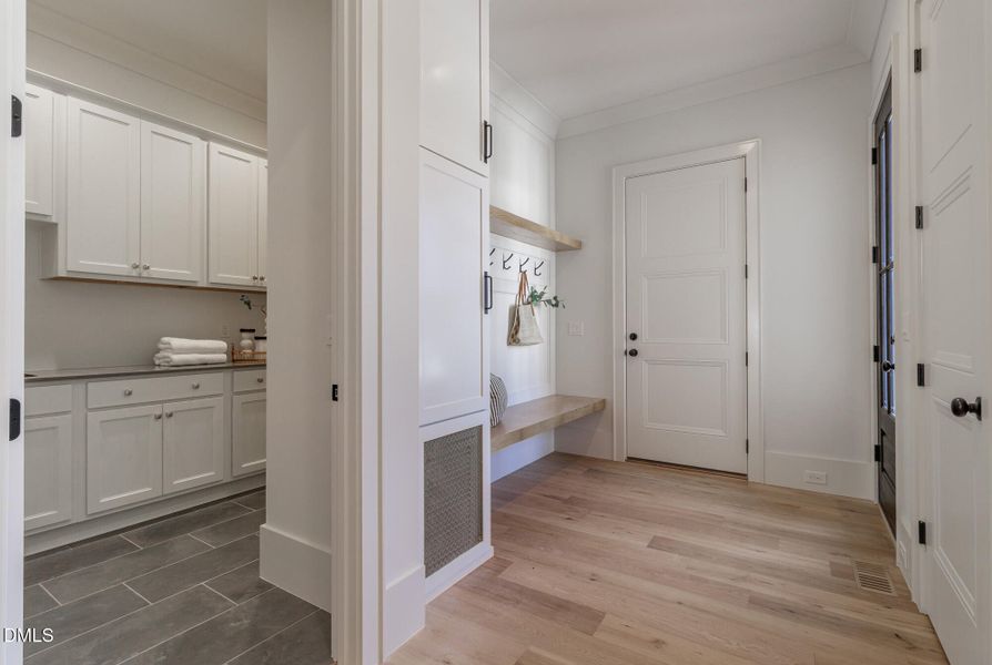 200_MEADOW_WALK_DR_INTERIOR_30 200_MEADOW_WALK_DR_INTERIOR_30